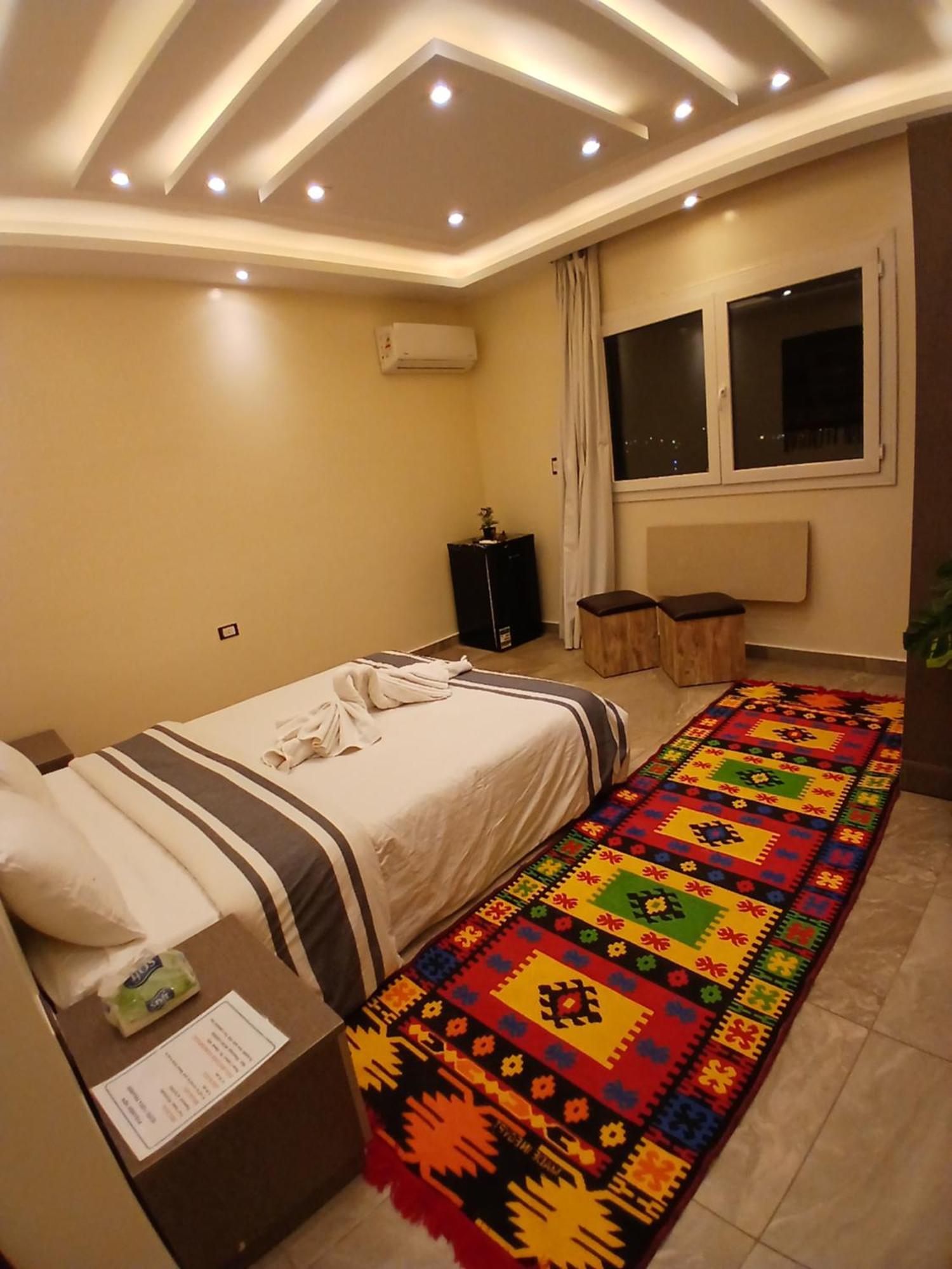Pyramids View Suite/Vista Piramidi 开罗 客房 照片